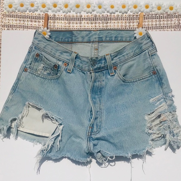 LEVI’s 501 Vintage Hi Rise Distressed Cut Offs - Picture 2 of 4